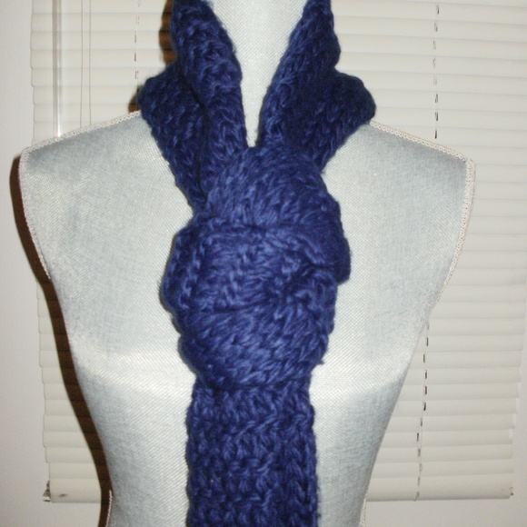 Soft Chunky Fringe Navy Oblong Scarf ( O/S ) - Picture 3 of 7